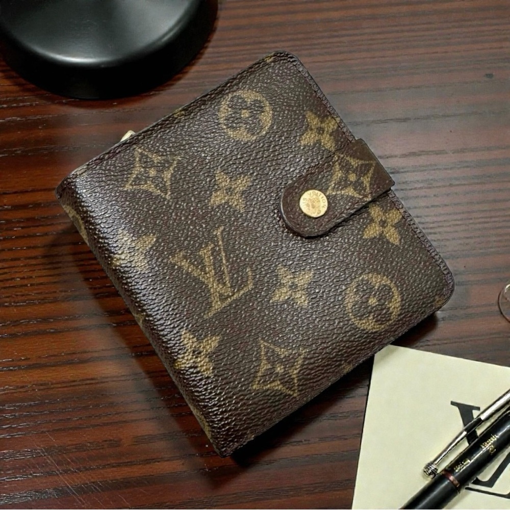 LOUIS VUITTON 2004 Monogram Compact Zippé Bifold Wallet, Vintage - Picture 1 of 16
